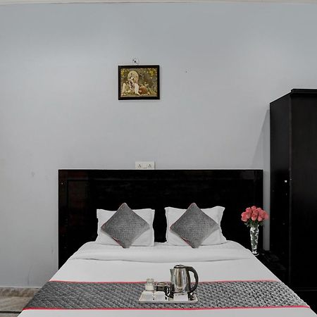 诺伊达 Collection O Samira Residency Near Botanic Garden Of Indian Republic酒店 外观 照片