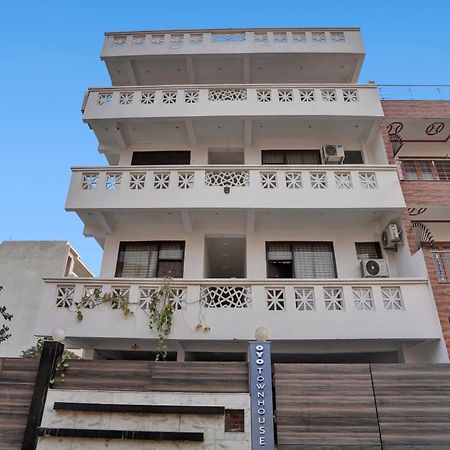 诺伊达 Collection O Samira Residency Near Botanic Garden Of Indian Republic酒店 外观 照片