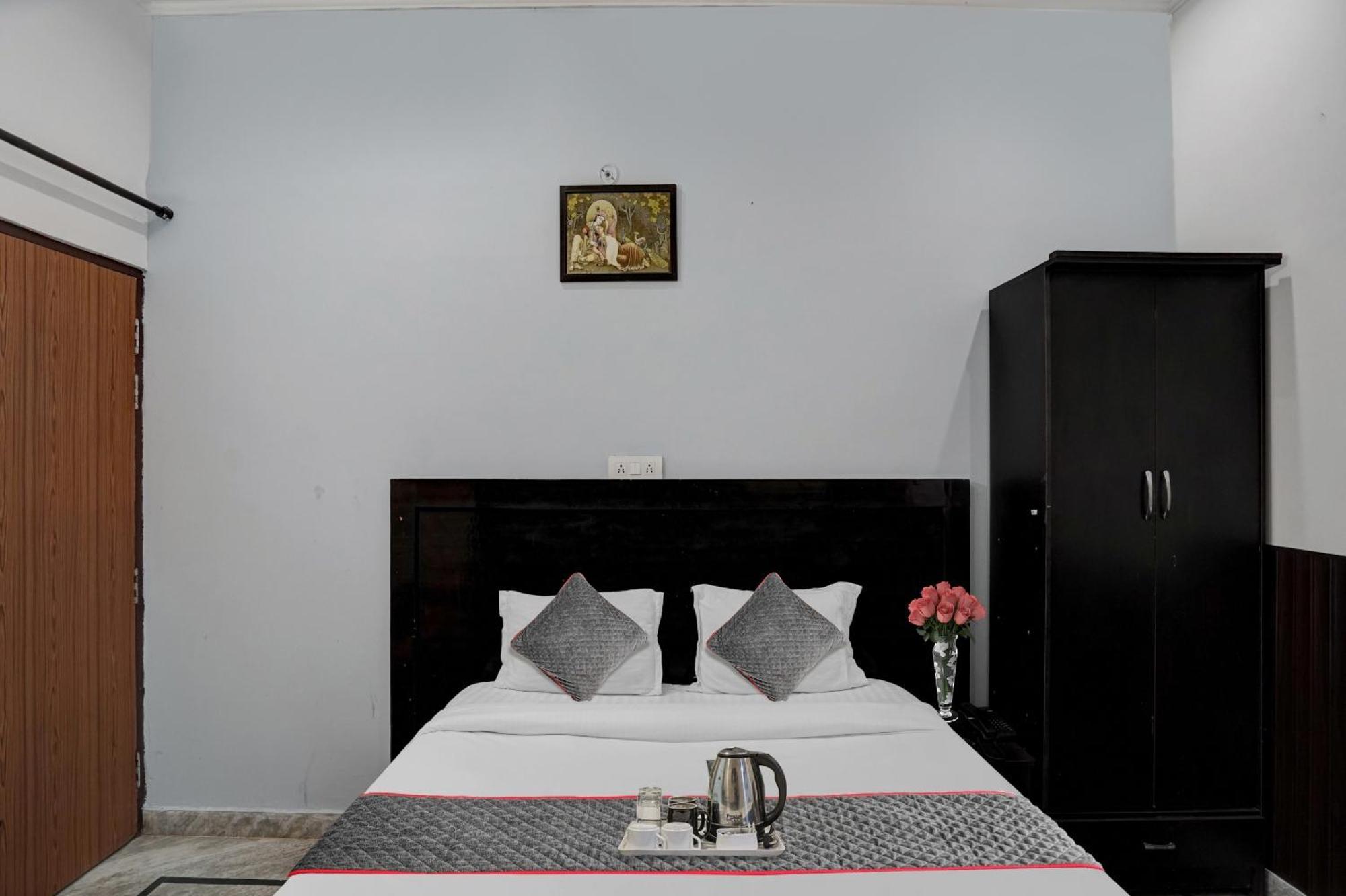 诺伊达 Collection O Samira Residency Near Botanic Garden Of Indian Republic酒店 外观 照片