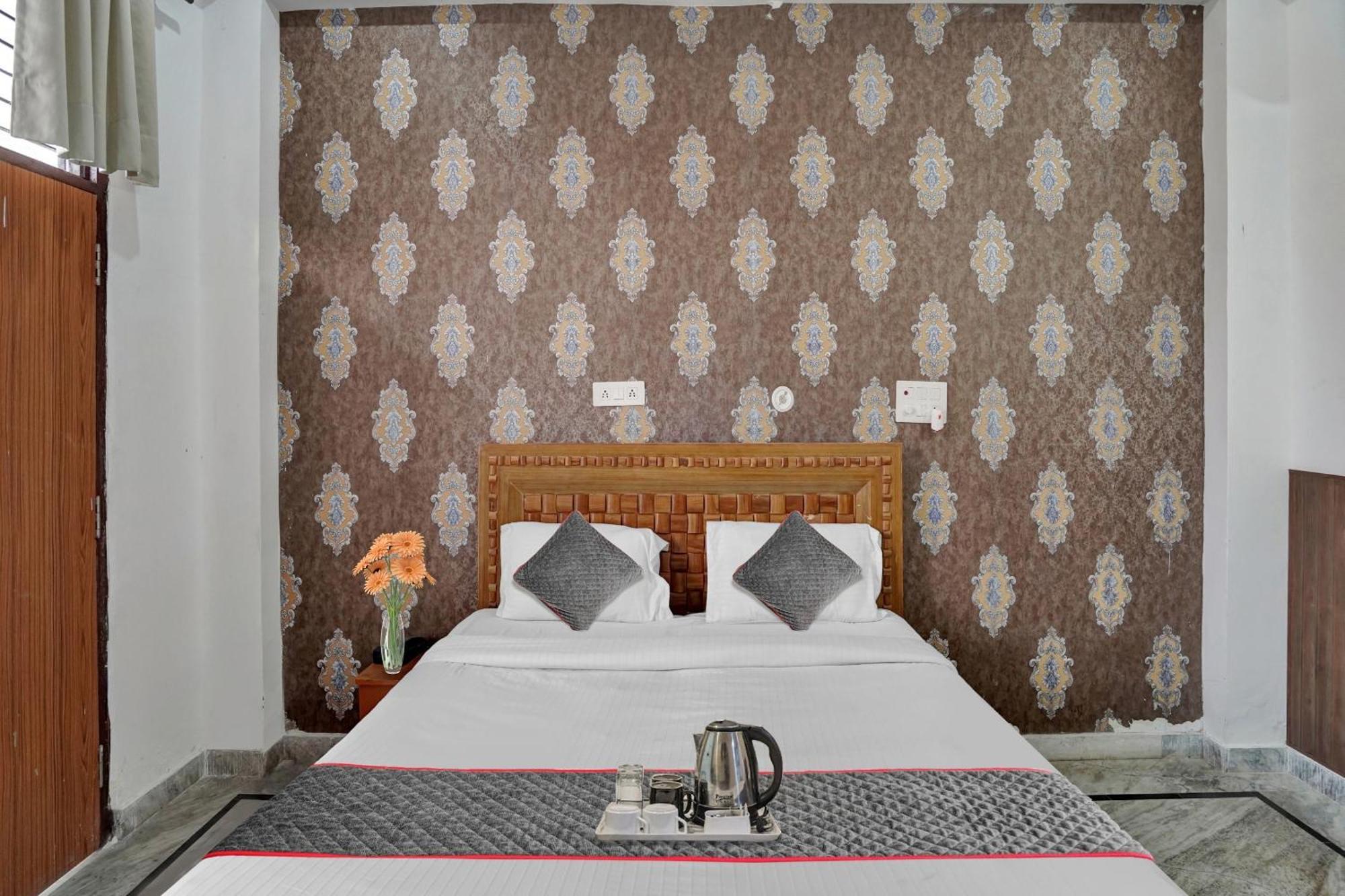 诺伊达 Collection O Samira Residency Near Botanic Garden Of Indian Republic酒店 外观 照片