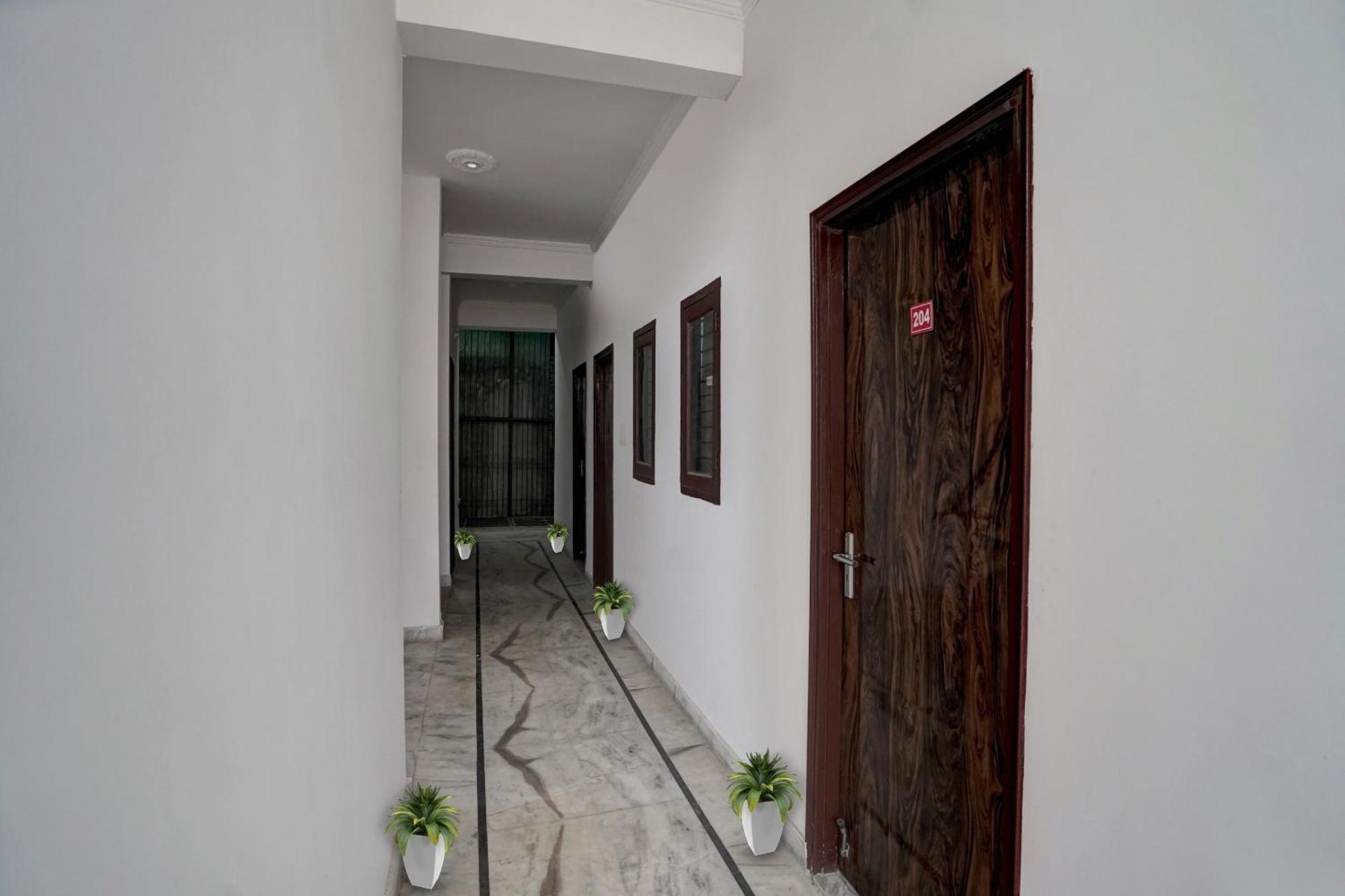 诺伊达 Collection O Samira Residency Near Botanic Garden Of Indian Republic酒店 外观 照片