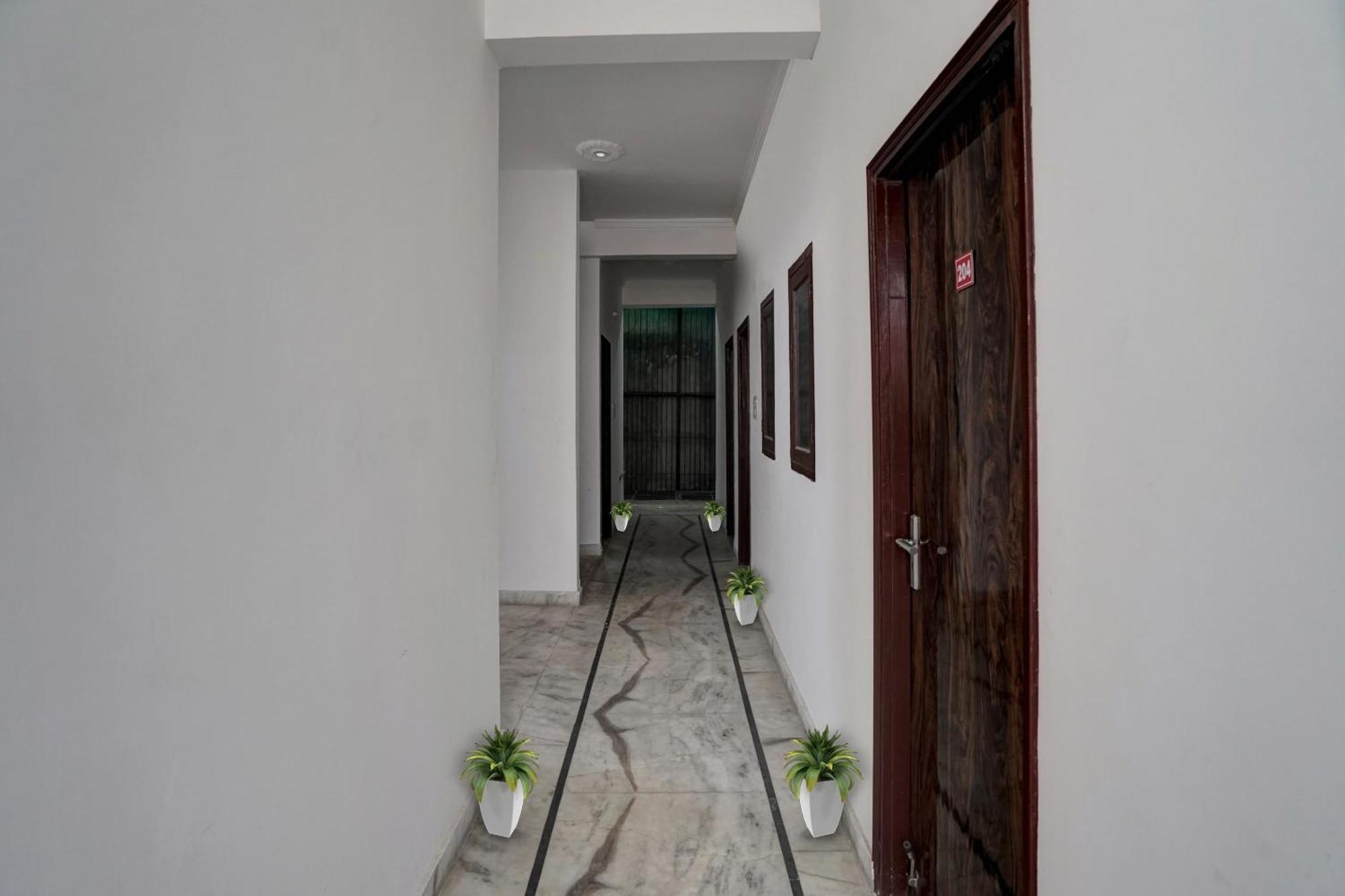 诺伊达 Collection O Samira Residency Near Botanic Garden Of Indian Republic酒店 外观 照片