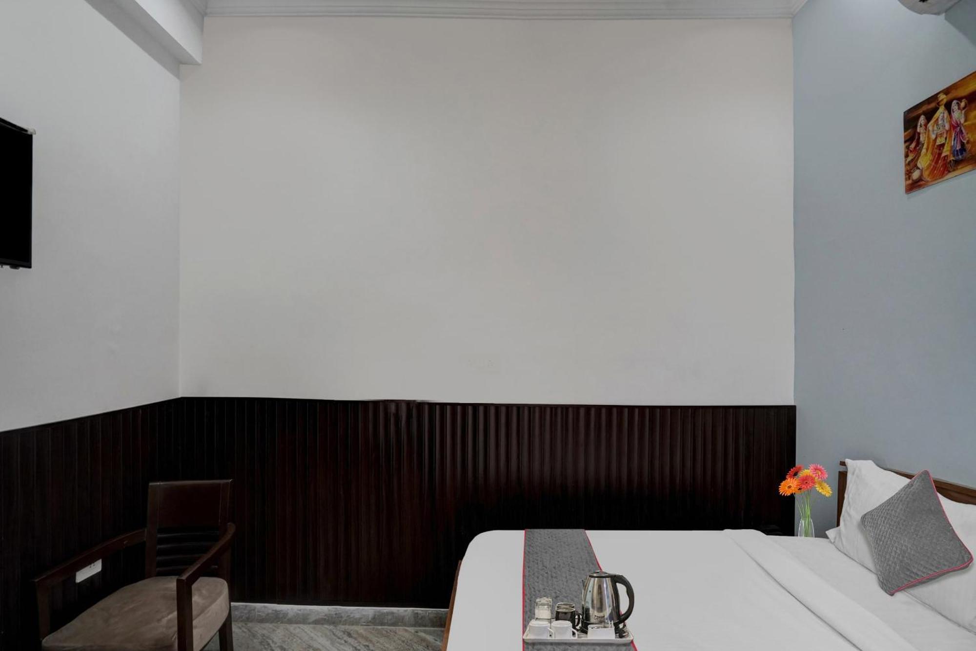 诺伊达 Collection O Samira Residency Near Botanic Garden Of Indian Republic酒店 外观 照片