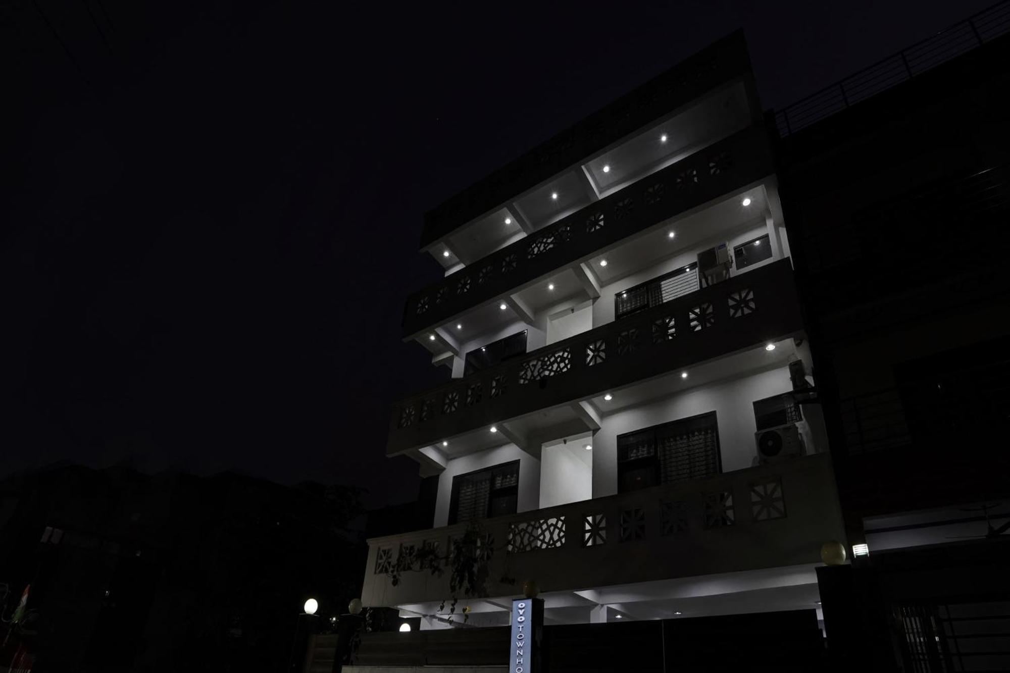 诺伊达 Collection O Samira Residency Near Botanic Garden Of Indian Republic酒店 外观 照片